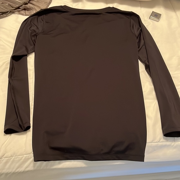 Black tight polyester exercise layering top - Picture 2 of 3